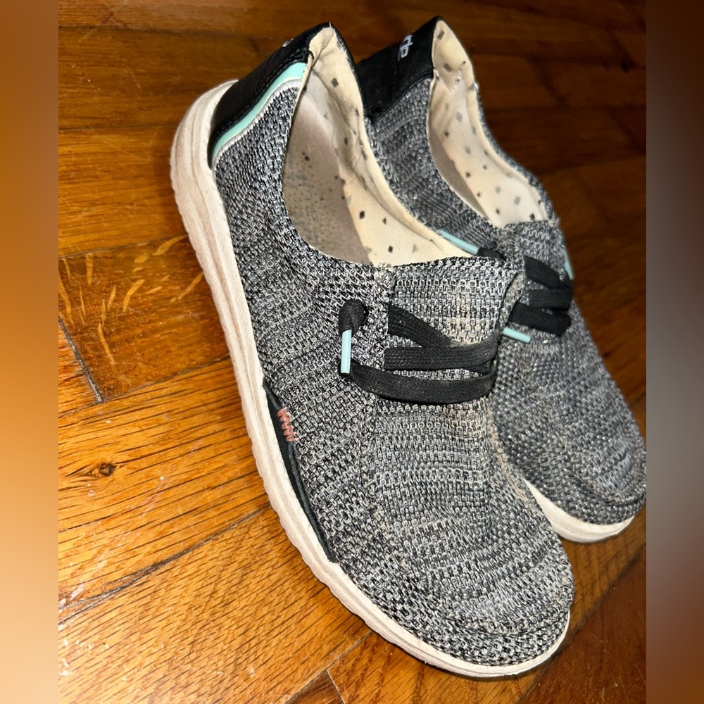 Hey Dudes!! Size 7!